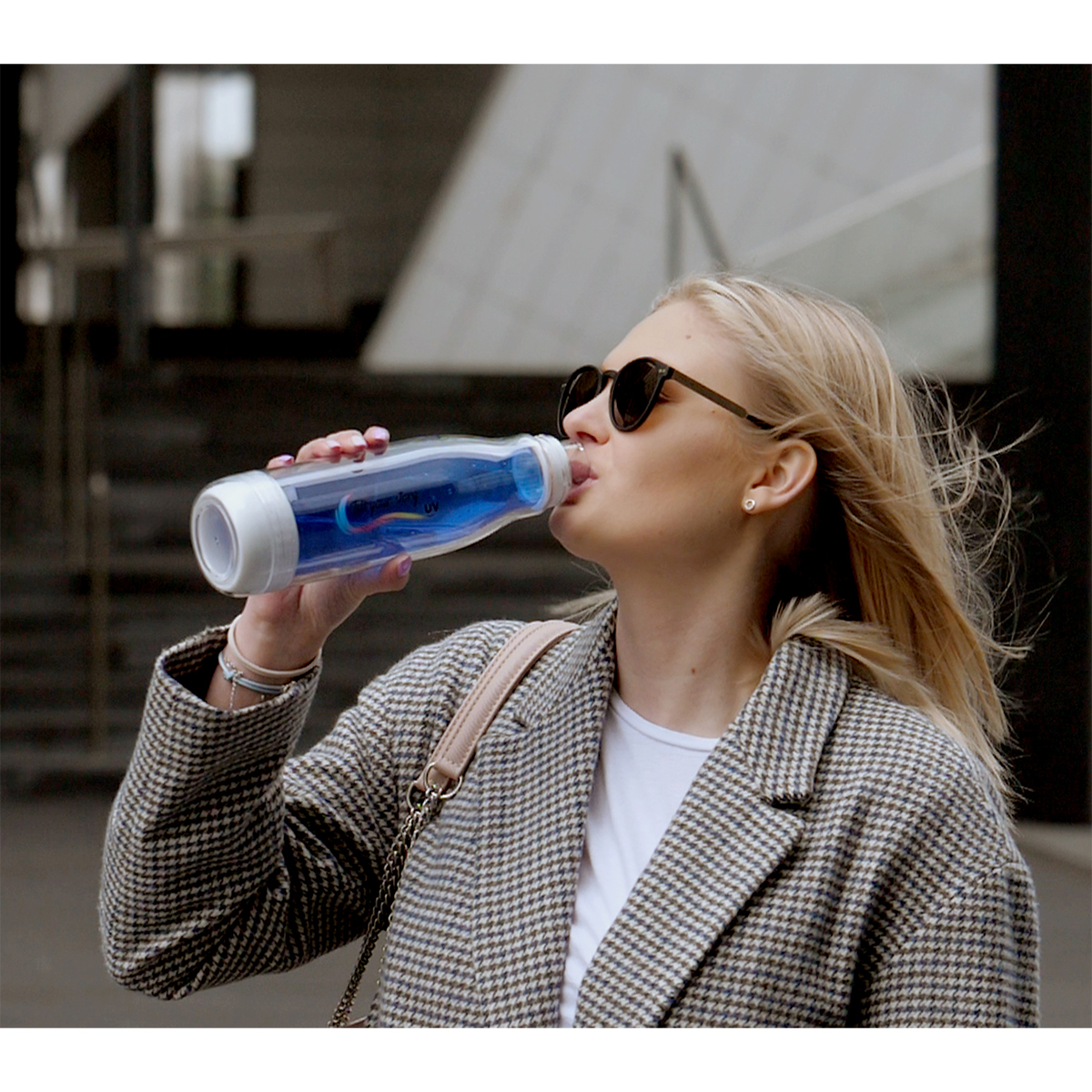 R08269.04 - 520 ml Smart glass bottle with outer tritan wall, blue 