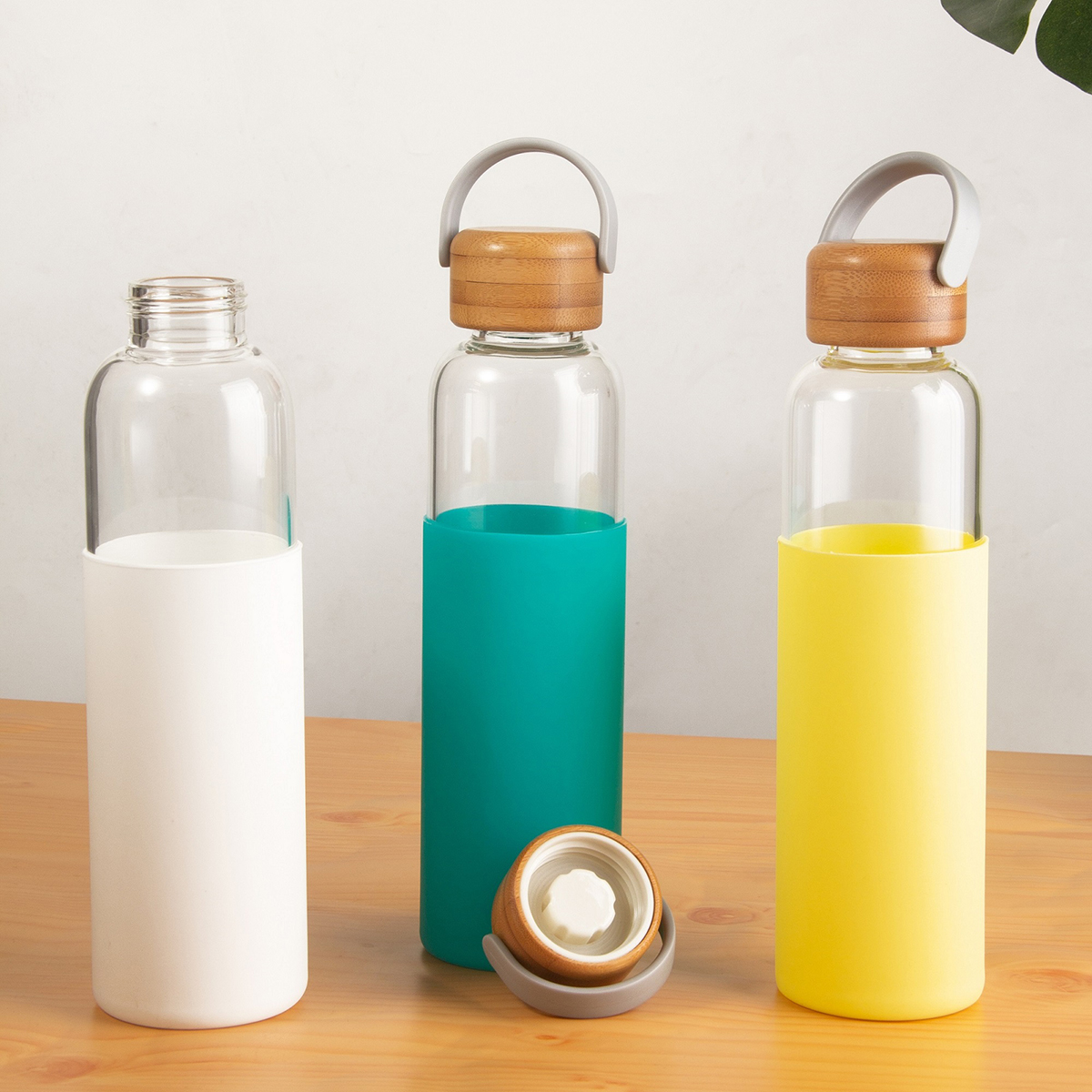 R08272.03 - 560 ml Refresh glass bottle, yellow 