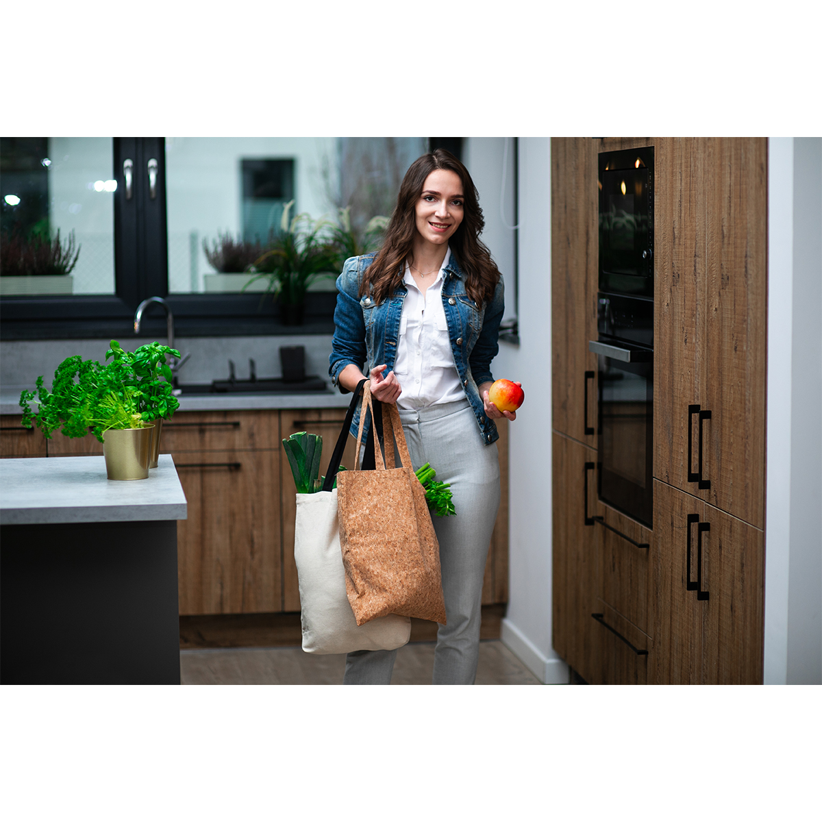 R08471.13 - Almada cork shopping bag, beige 