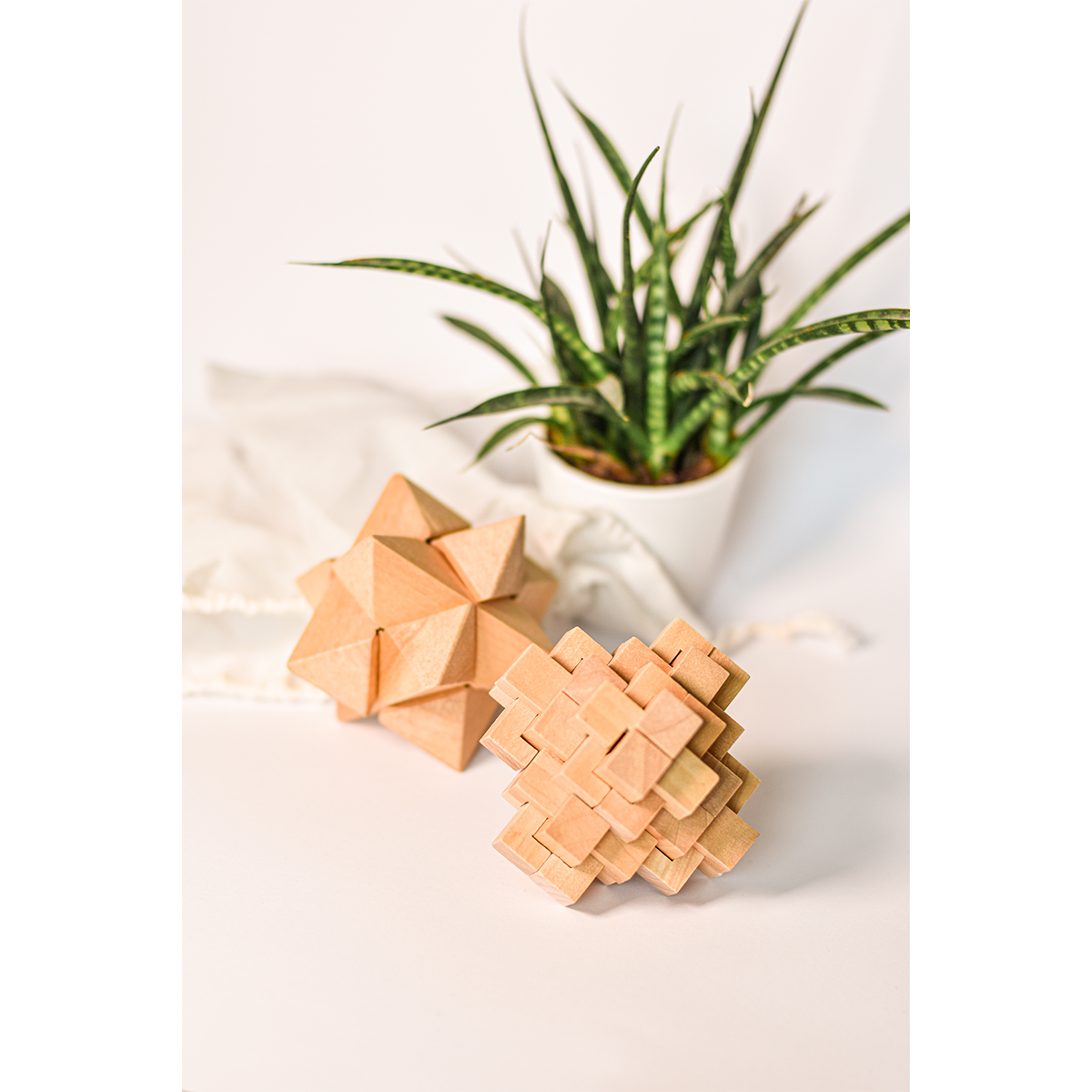 R08823 - Star puzzle, ecru 