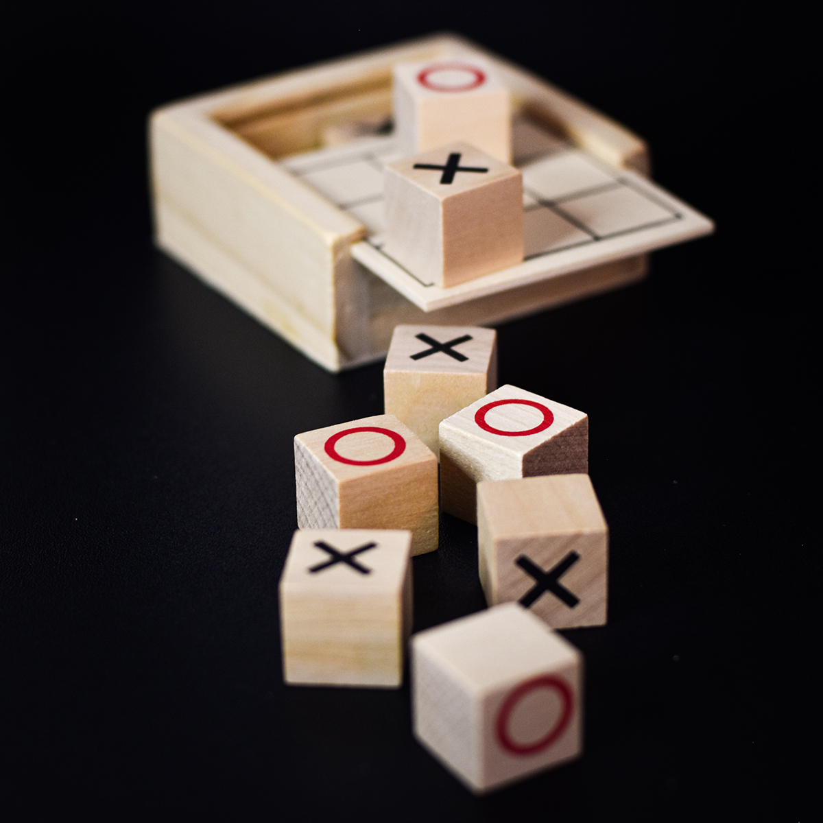 R08864.13 - Tic Tac Toe game, beige 