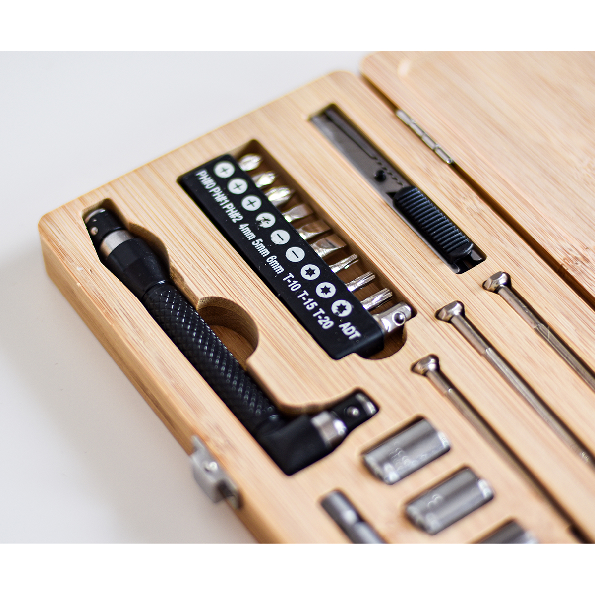 R17489.10 - Pattaya tool set in a bamboo box, brown 