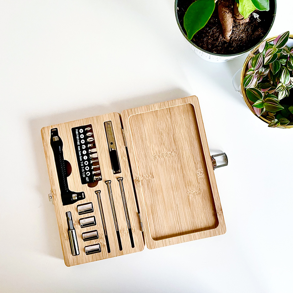 R17489.10 - Pattaya tool set in a bamboo box, brown 