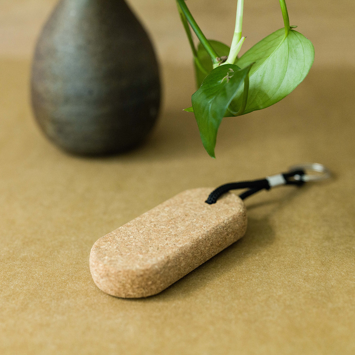 R17624.13 - Plivat cork keychain, beige 