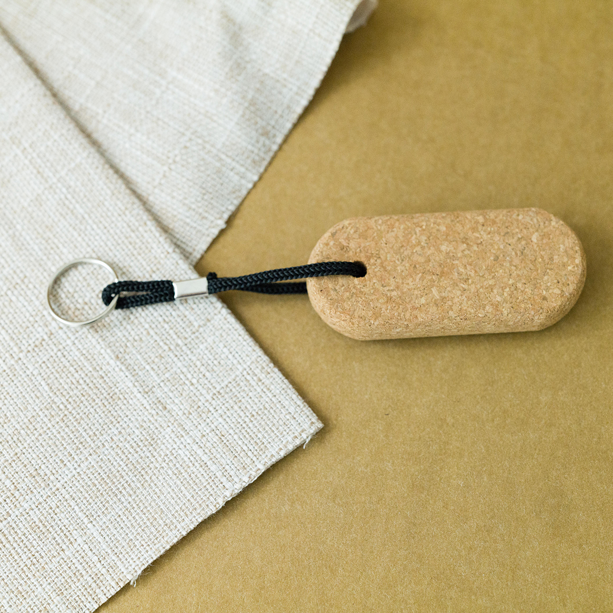 R17624.13 - Plivat cork keychain, beige 