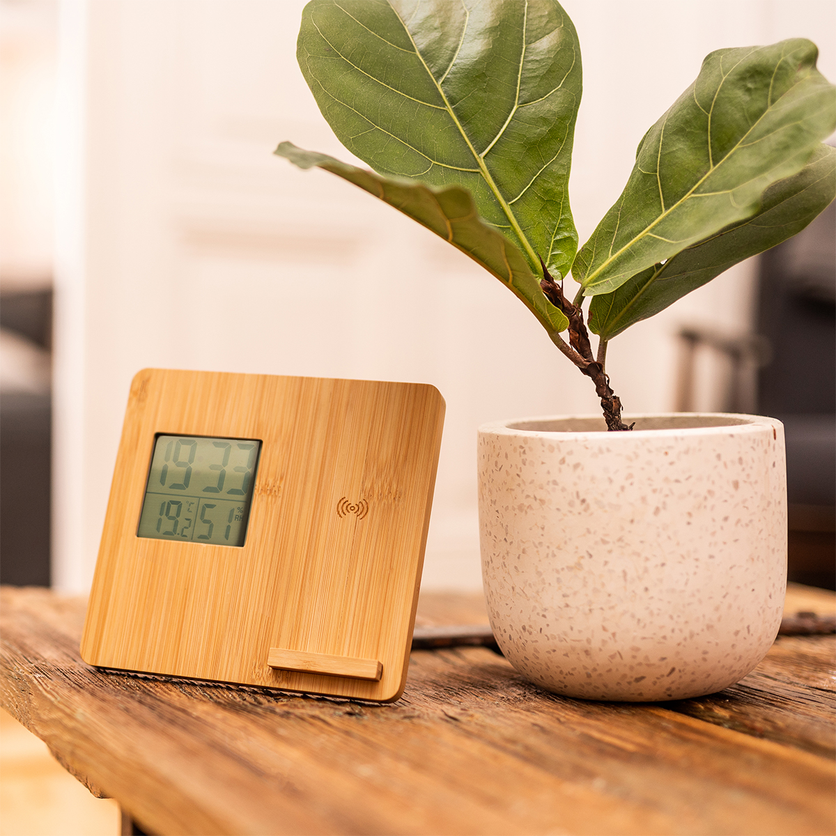 R22114.13.O - Hixon weather station with wireless charger, beige 