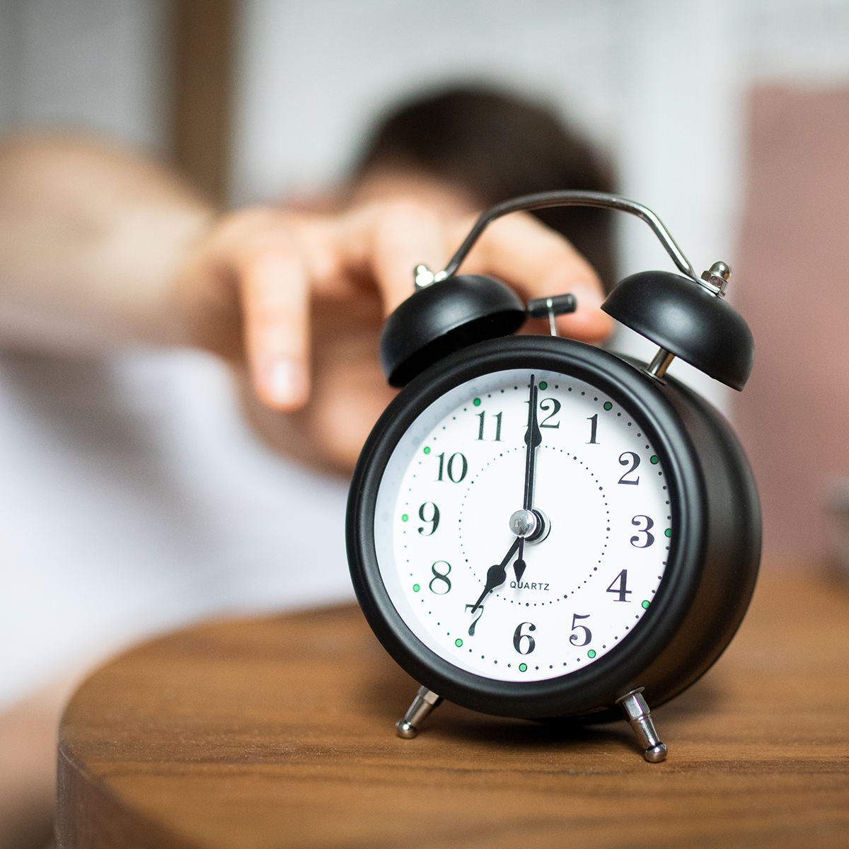 R22116.02 - Retro Alarm Clock, black 